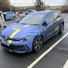 Praca przy produkcji reklam i oklejaniu samochodów